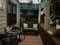 Remodeled 1 BR across from Beach. Restaurants, bars, shops. Extended stay rates.