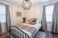 Stylish & Relaxing 3 BDR in Heart of East Memphis Các khách sạn gần Memphis Botanic Garden