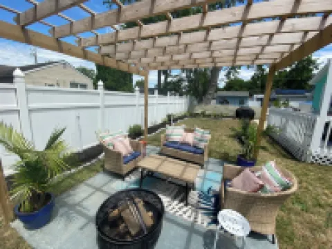 NEW LISTING!!!  Villas Quaint Coastal Cottage short drive to Beaches Hotels in Villas