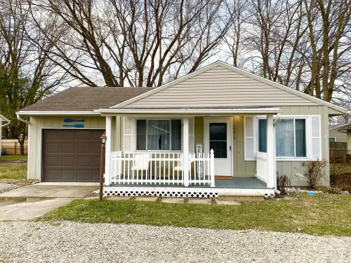 Oasis on Empire near Buckeye Lake!