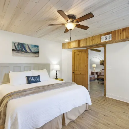 No Steps, Game Room, Canoe & Kayaks, Dock, All Paved Roads! 10 Min to 2 Marinas!