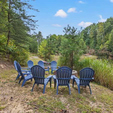 Red River Gorge Lakeside Cabin retreat! 4 bed 4 bath with a Hot Tub