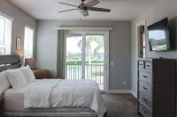 The Saltwater House - Space Coast townhouse only 1/2 a mile from the beach