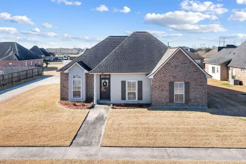 Just minutes from LSU, SU & Downtown Baton Rouge!