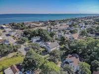 Beachside Bliss  Block from the Shore - Seahorse