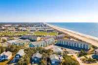 Oceanside Condo w/ Heated Indoor Pool, 2 Outdoor Pools, Beach Access & Bikes! Hotels in der Nähe von Bluewater Vacation Rentals Emerald Isle, NC