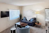 Tranquil and cozy  apartment in Redondo Beach, minutes from beach