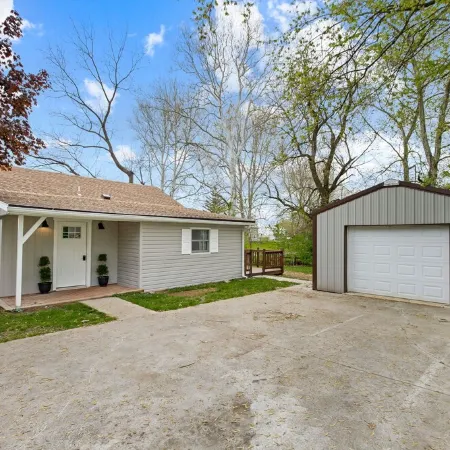 Cozy Cabin/ 2 queen beds/ Loft - 2 beds / Country Side - Central location