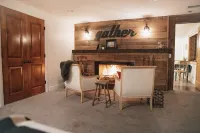 Honeycut Hideaway (king bed, fireplace & Hot tub
