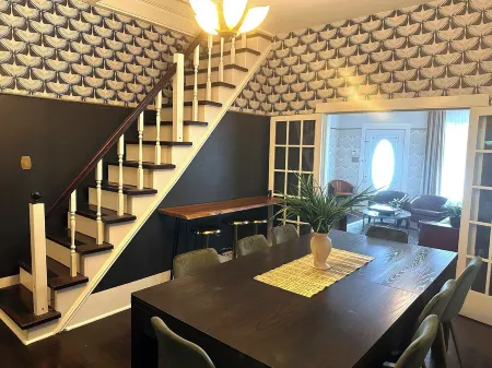 Cane River Living Downtown: walk to Front Street, across from the events center Отели рядом с достопримечательностью «Парк Хайленд Парк»