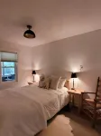 Creekside With Hot Tub, Gas Fireplace, Fishing, Minutes to Downtown and Omni Spa