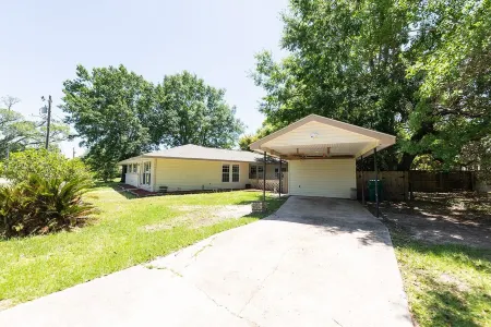 NEW - Waveland's Beach Bliss - 3 minutes from the beach and DT Bay St. Louis