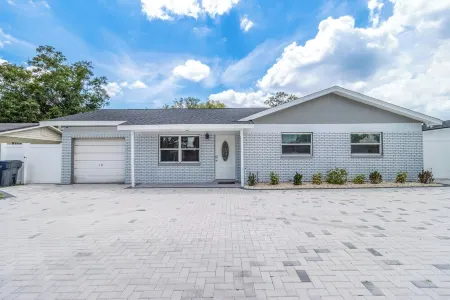 3/2 Renovated Wifi/HotTub