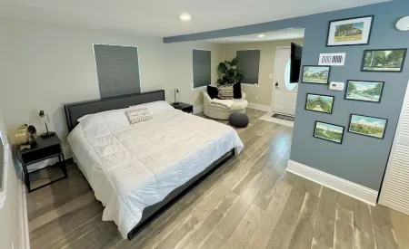 Charming Springfield Hideaway near downtown Jacksonville Отели в г. Дувал