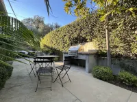 Styled Montecito Cottage in Quiet Neighborhood Hotels in 