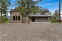 !!BRAND NEW LISTING!! Stunning Cabin w/Private Dock, 5 Beds w/ 5.5 Bath, Hot Tub - Chalets