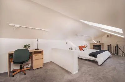 Quiet Neighborhood-Skylights-Spiral Stairs! Hotels near Speedway