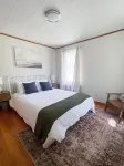 Charming Catskill getaway walking distance to Main St. Pet-friendly! 스피드웨이 주변 호텔