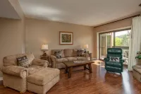 Snoring Bear Condo 2 Bed/2 BA Views Pool Walk to d'Town Gatlinburg / Anakeesta