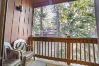 Cozy & Spacious Slope-Side Condo - Walk to Canyon Lodge