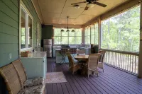 NEW LISTING ★ WATERFRONT ★ FIREPIT