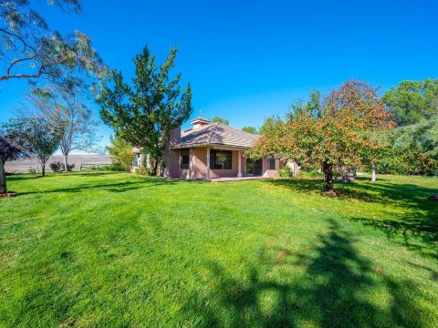 Twin Fawn Estate - Nestled in 160 acres of Rolling Hills & Cabernet Grape Vines