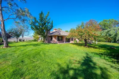 Twin Fawn Estate - Nestled in 160 acres of Rolling Hills & Cabernet Grape Vines