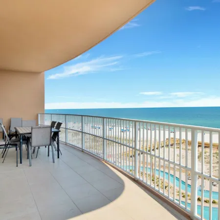 Direct Beachfront Condo Splash Pad Lazy River-Waterslide-Walk to Restaurants