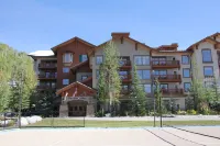 Bright 2 Bedroom Ski in/Ski Out 4th Floor Condo at Powderhorn Lodge Hotel dekat Millcreek Canyon Winter Gate