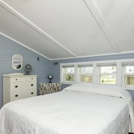 Sunnyside Up - Small Dog Friendly Waterfront Cottage Hotels in Colonial Beach