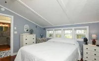 Sunnyside Up - Small Dog Friendly Waterfront Cottage - Wifi