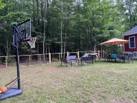 Buddy Home Swift River Waterfront Fully Renovated Family and Dog Friendly
