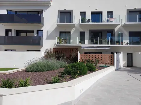 New beside Sitges with pool beside beach Отели в г. Вильянуэва и Ла Гелтру