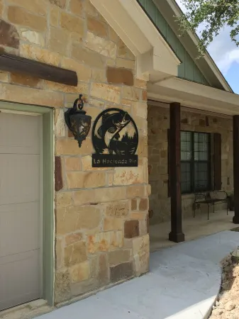 La Hacienda Rio on Medina River - Tranquility Life