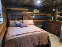 Deer Trail Cabin sleeps 6 people