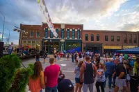 Blue Fern Hotel - Nestled Away Loft Space Hotels in Ottumwa