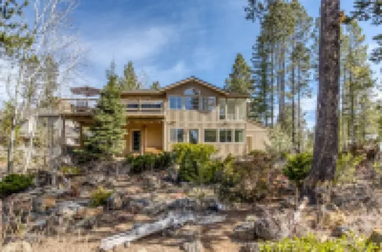 Modern Sunriver Luxury Home with Fenced Turf Pet Yard, Large Kids Room, SHARC !!