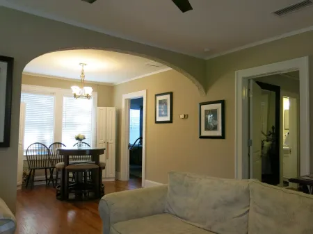 3/1 bath behind Alumni Hall! Walk TO Stadium/UF/O'Connell Center