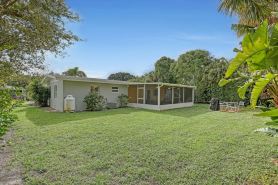 Beach House just steps from Sun & Fun!