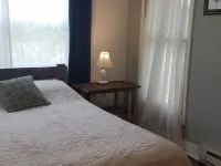 The Cook's Wall Cabin Hotels in Stokes County
