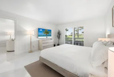 Brand New Home at PGA National on Championship Golf Course by Guaranteed Rental® Hotel in zona Karen T. Marcus Sandhill Crane Access Park