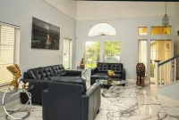 Charming 3-bedroom house in Moreno Valley with huge pool ,spa and connected lake