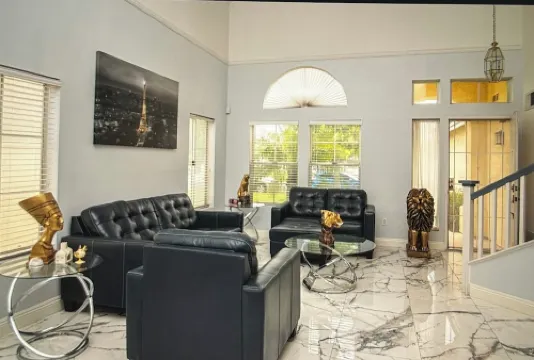 Charming 3-bedroom house in Moreno Valley with huge pool ,spa and connected lake