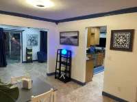 Charming 3-bedroom house with AC, fitness room, WiFi in Port St. Lucie