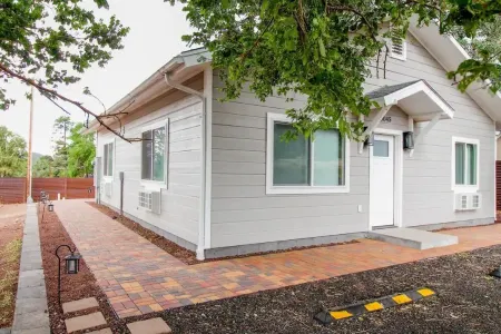 Heart Trail Lookout Unit 2 BRAND NEW 2024 HOT TUB and “The Griz” Cold Plunge! Отели в г. Коконино