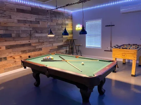 Luxury-Sleeps16-Spa-GameRoom-FirePit-Casino-EV-Pet