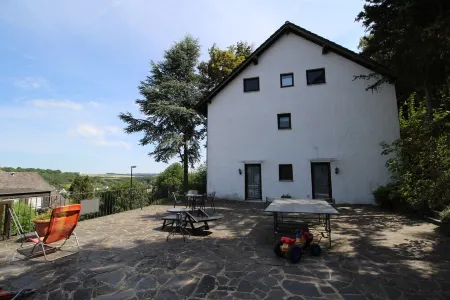 Spacious and comfortable apartment with terrace for up to 7 people