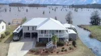 Lake Blackshear Getaway! Pool, BBQ, Firepit & WiFi