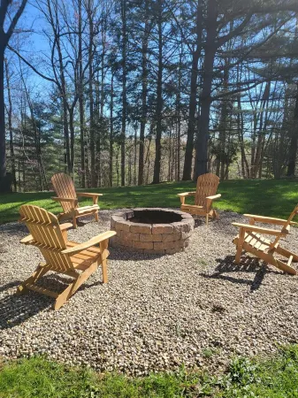 POND IN THE PINES CABIN -COMPLETELY RENOVATED ON 27 ACRES - POND-HOCKING HILLS