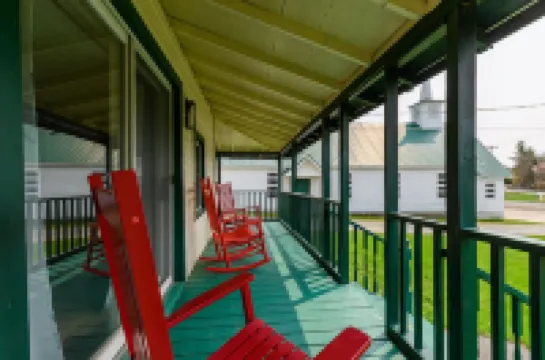 7 Minutes to Gore Mountain Skiing, 4 Bdrm, Sleeps 10